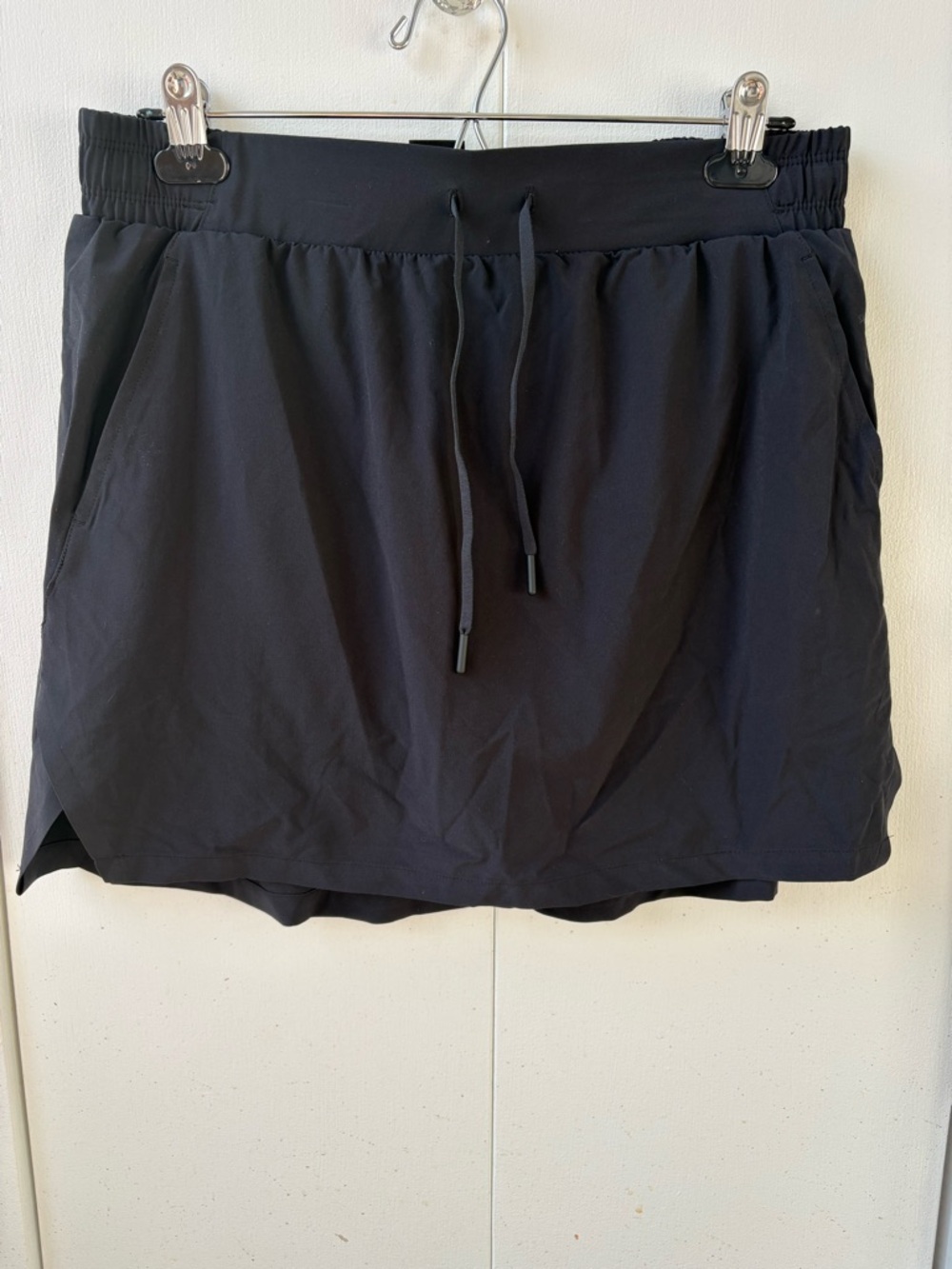 Black Active Skirt, Built in Shorts, Pockets. Size Medium